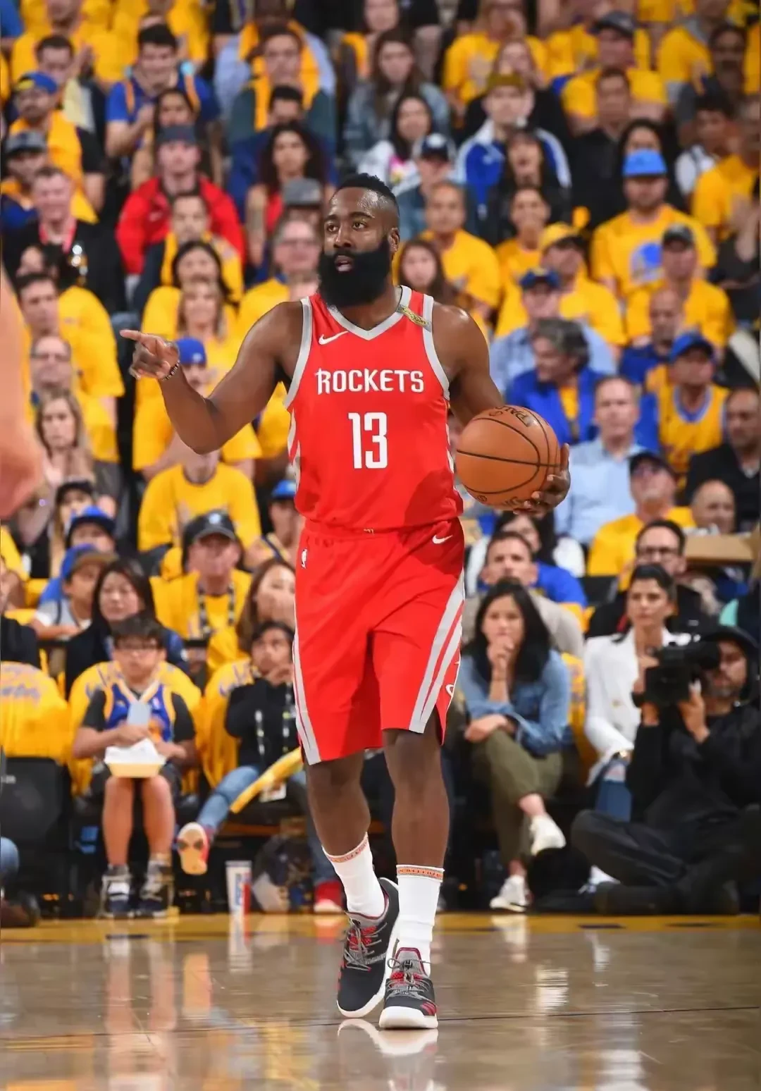 哈登迎来三赛季高光表现，独行侠球迷沸腾！的简单介绍